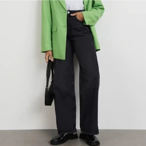 Gina tricot Jeans - Säljer dessa Idun wide jeans från Gina tricot i storlek 36. Använda endast ett fåtal gånger<3