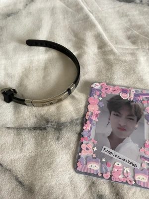 BTS armband  - Bts armband, Inofficiell, Liten defekt på text men annars i fint skick, kan skicka men står ej för postens slarv, men packar så säkert jag kan. (Frakt ej inräknad) 