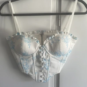 Korsett topp från Oh polly - Super fin korsett top. Ställbara och Avtagbara axelband. Endast använd 1 gång