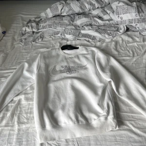 Nike tröja - Nike tröja i jätte bra skick, använd fåtal gånger. 