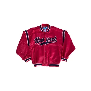New York Fox Star Team Vintage Varsity Jacka ❤️ - New York Fox Star Team Vintage Varsity Jacka ❤️  Pris: •499kr  Stl: XL  Bredd 60cm Längd 67cm  Kontakta mig för mer info 🤩 