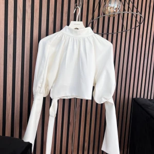 Blus nakd x hanna schönberg  - Superfin oanvänd topp. Har aldrig kommit till användning 