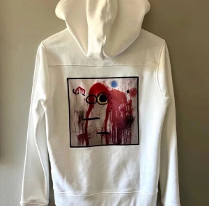 Limitato zip hoodie - Säljer min limitato zip hoodie. Den är använd max 3 gånger för växte ut den. Nypris pris 5166, har orginalbox 