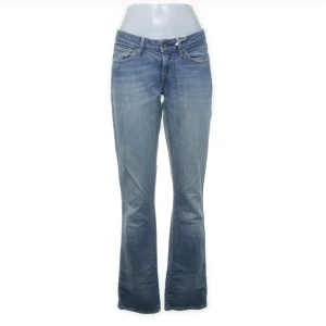 Levis jeans - Säljer dessa Levis jeans i nyskick. Lågmidjade light blue washed. 💙