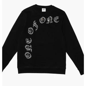One of one - Säljer min one of one sweatshirt då den inte kommer till användning längre. Den är använd ett fåtal gånger men är i bra skick fortfarande. Nypris 1200kr.  säljer för 700kr.