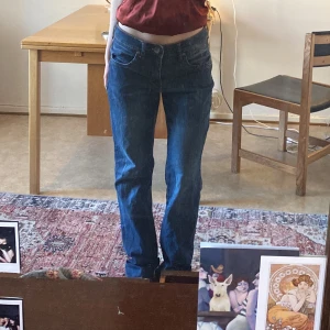 Lågmidjade jeans - Skriv för fler bilder!!!!