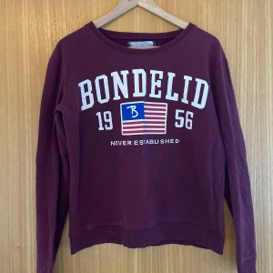 Långärmad tröja - Storlek L, men passar jätte bra på en med storlek xs-m. Är som i nyskick. 