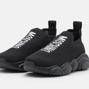 Skor - Helt nya skor, använda 1-2 gånger. Sälj pgr av inte min typ av skor  Kvitto och kartong finns med,