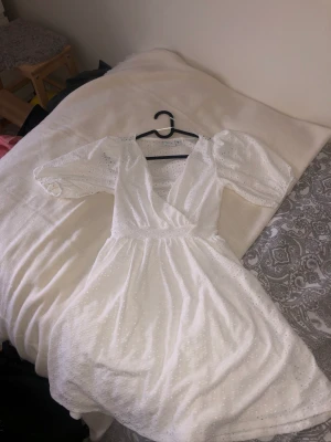 Vila klänning  - Fin sommar klänning, aldrig använd för den är för stor för mig!  