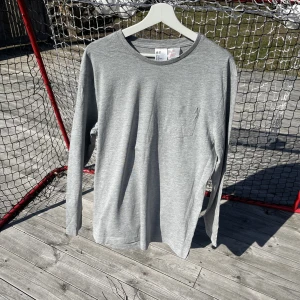 Långärmad tröja - Grå långärmad tröja H&M storlek M