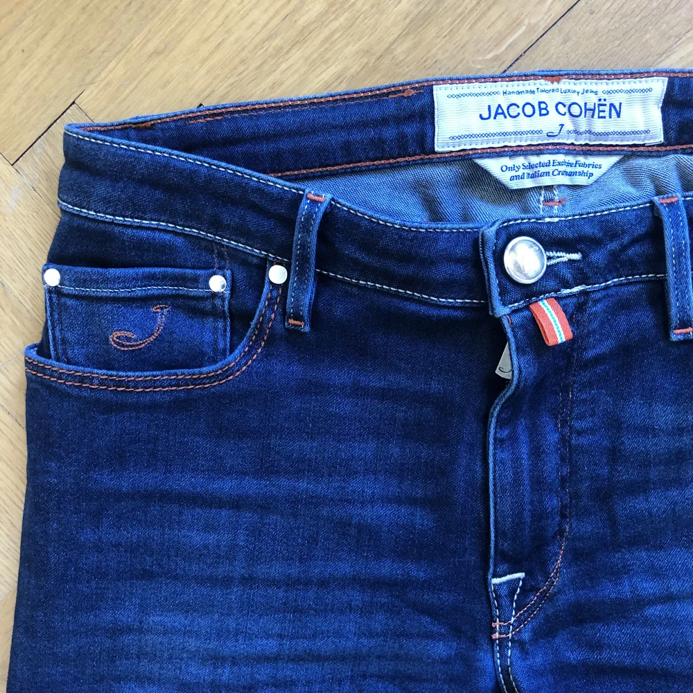 Jacob cohen jeans i nyskick Storlek 32, i mycket fin kvalité  Ny pris ligger på många 1000 lappar  . Jeans & Byxor.