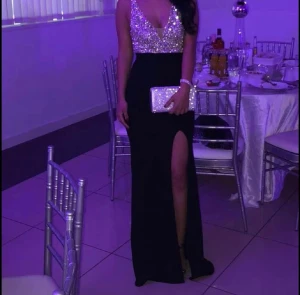 Klänninh - Klänning i st 34 använd endast 2 gånger original priset är 1800kr