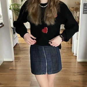 Jeans kjol - En högmidjad jeans kjol som tyvärr blivit för liten för mig, storlek 34🤍