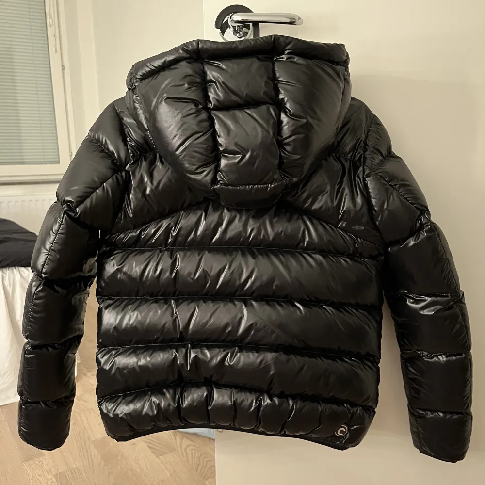 Säljer min super snygga Colmar jacka perfekt nu till vintern köpt förra vintern då jag säljer den för den inte kommer till någon användning tyvärr 💓💕💗. Jackor.