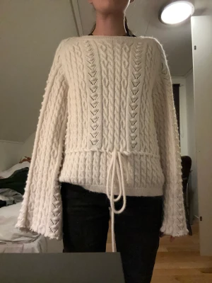 Zara tröja  - Den här super gulliga zara tröjan är jätte söt och perfekt inför vintern! I storlek M men passar mig som vanligtvis brukar ha xs-s💙 