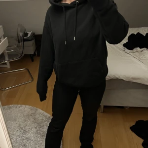 Svart hoodie - Svart oversize hoodie