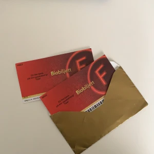 BIO BILJTETTER - Säljer just nu två stycken biobilljetter som går ut 2024🌸jag kan antingen frakta de till er eller skriva koden till er. Upp till er, koden fungerar de är ej använda! Nypris 149kr/styck