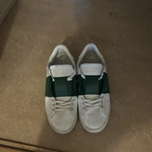 Valentino skor! - Valentina skor i gott skick rengör innan det blir fraktad såklart. Box,tags,påse tillkommer med skorna.