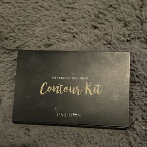 Contour kit - Endast lite använd. Rekommenderar 