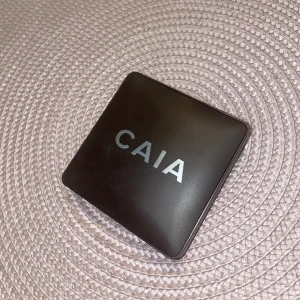 Caia matte bronzer - Säljer caia matte bronzer i färgen Bombay eftersom färgen passade inte mig . Lite använd men det finns mycket produkt kvar. Nypris: 295kr, mitt pris: 120 kr. Köparen står för frakt.