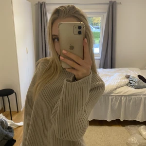 Stickad tröja - Fin stickad tröja 💕💕