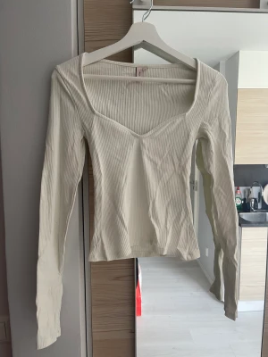 Vit långärmad - Vit långärmad, aldrig använd endast testad!