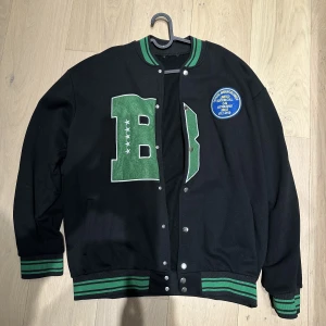 Varsityjacka - Från Boohoo man strl L 💕