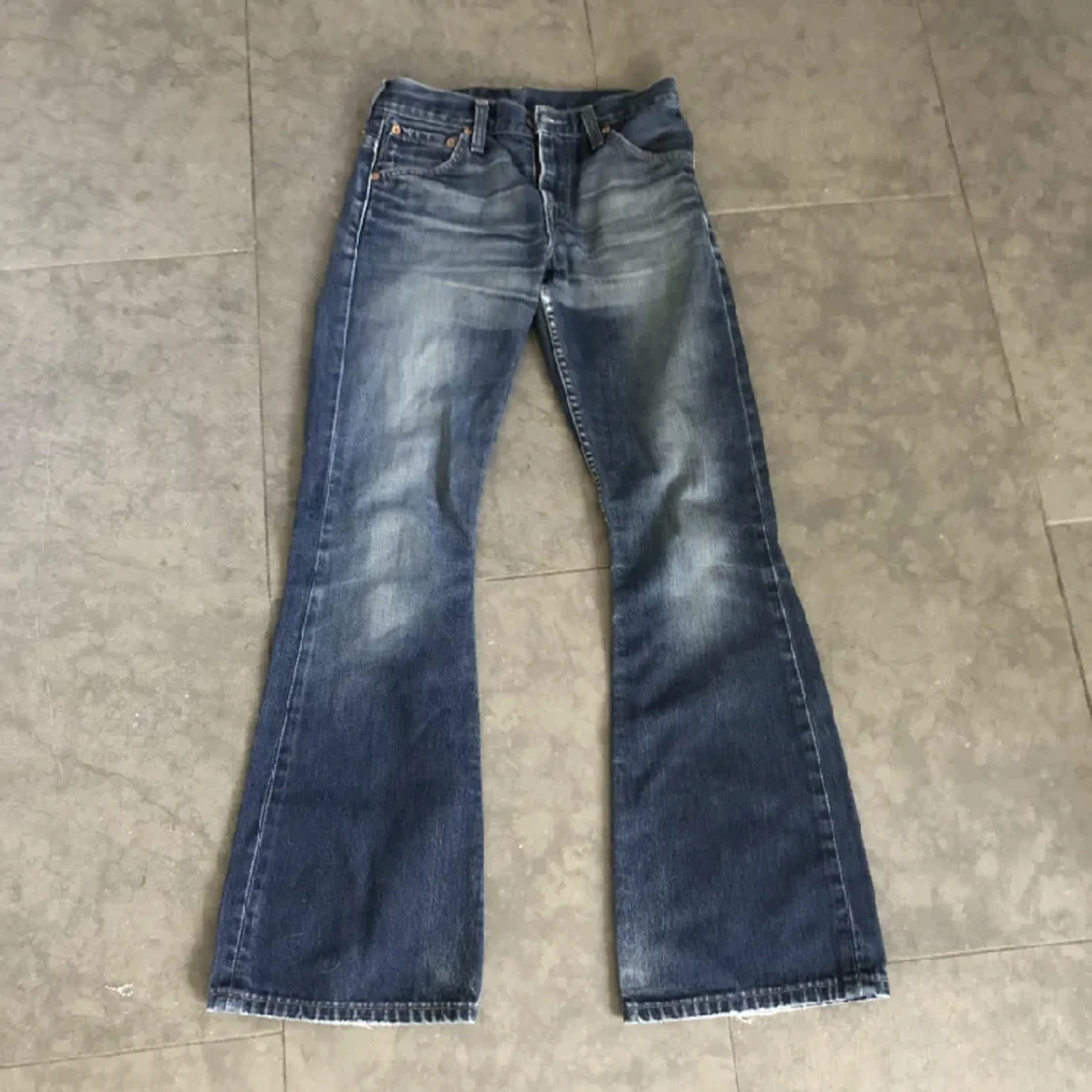 Levis utsvängda jeans