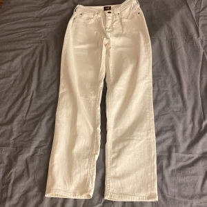 Jeans  - LEE JEANS  Använda 2-3 gånger  Köpta för:700 