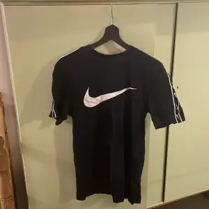 Oanvänd Nike t-shirt i bra skick  