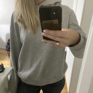 Grå hoodie - Superfin grå hoodie