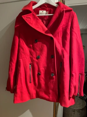 Kappa i storlek 44 - Oanvänd, normal i storleken.