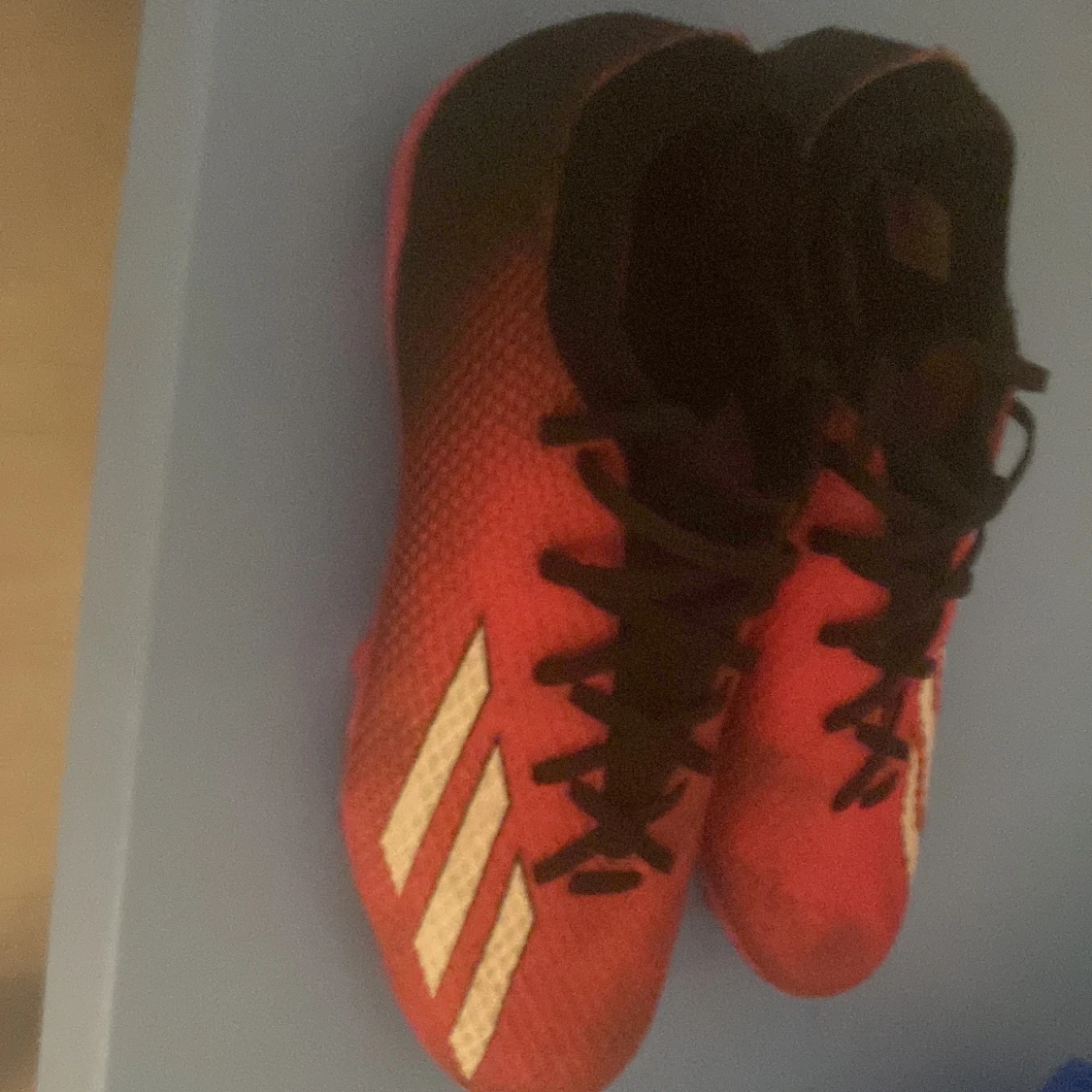 Rosa adidas fotbollsskor