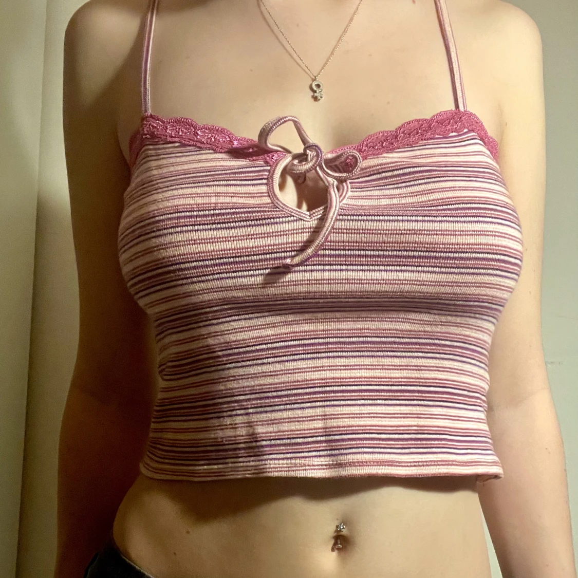 Lila och rosa randigt linne