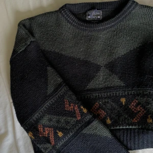 Croppad tröja - En cool stickad tröja som tyvärr inte får tillräckligt med användning! Superskön och i fint skick. 