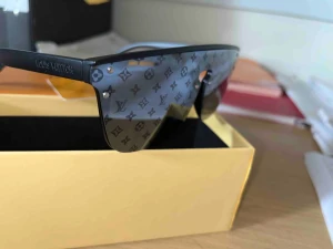 Louis Vuitton Solglasögon  - Feta Louis V glajor. Nypris i butik 5200kr. Möts bara upp i sthlm.