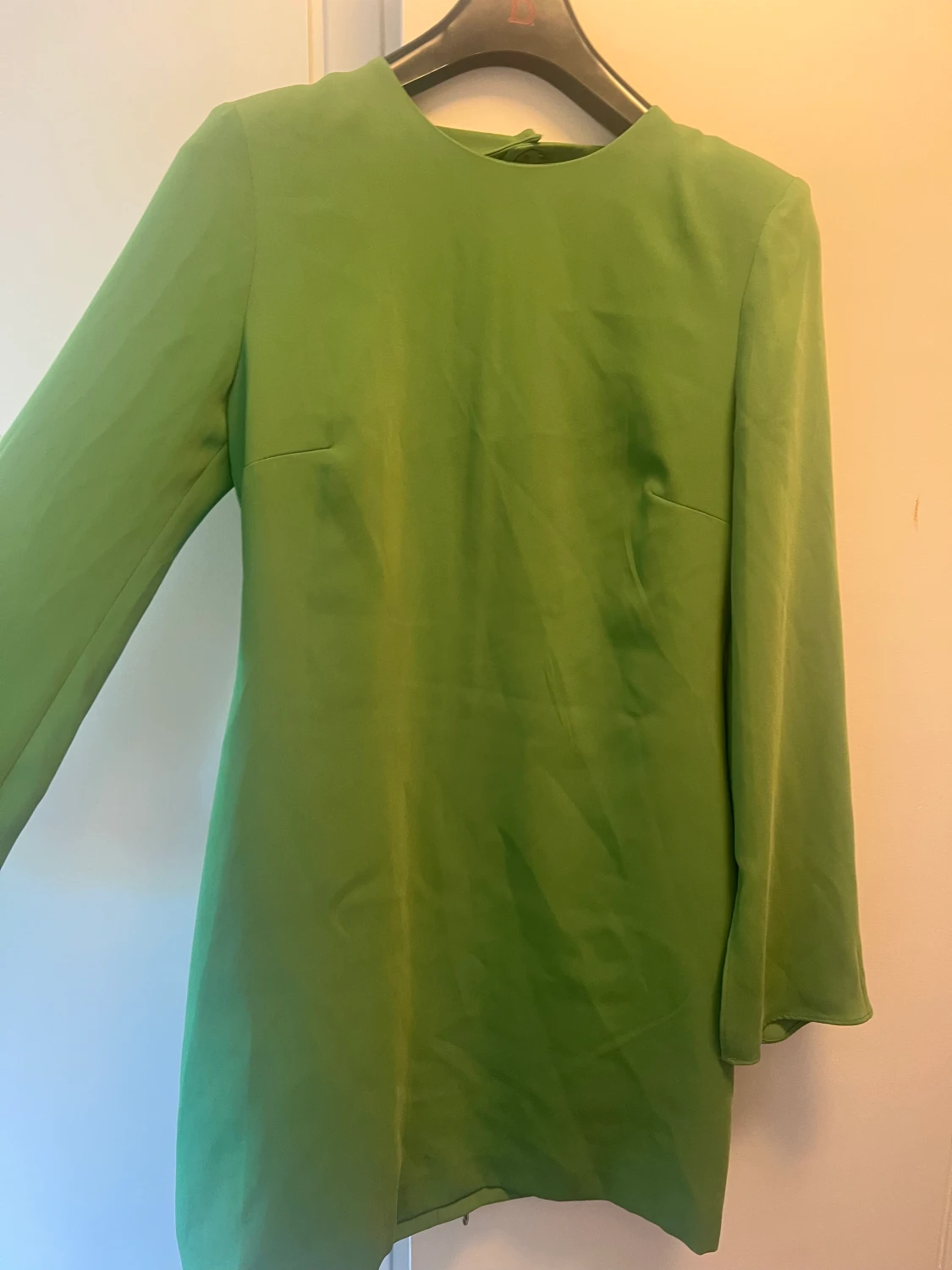 GRÖN KLÄNNING MANGO