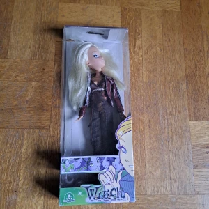 Witch docka  - Intressekoll. Pris diskuterbart. För mer info skicka pm. Köparen står för frakten. Ansvarar inte för paketet under frakten. 