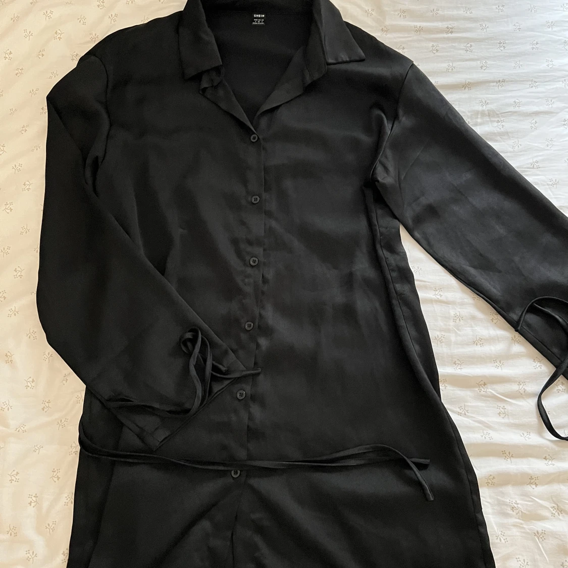 Svart skjortklänning
