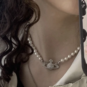 Vivienne westwood  -  Vivienne westwood halsband som köptes i secondhand 