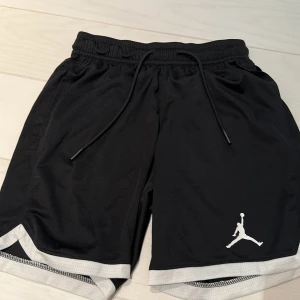 Basketshorts från Jordan  - Superfina basketshorts köpa i LA förra året. Nyskick 