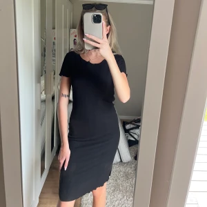 Klänning - Basic superskön klänning, stretchig