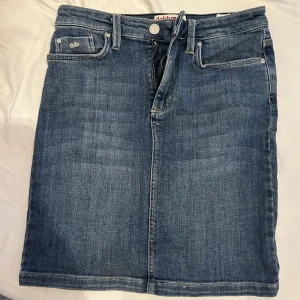 Jeanskjol - Jeanskjol från Dobber i jättefin färg!! Kjolen är använd ett fåtal gånger💕💕