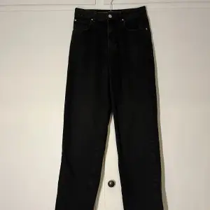 90s straight jeans från Bik Bok🖤✨köpta för:600kr nu för:250kr 