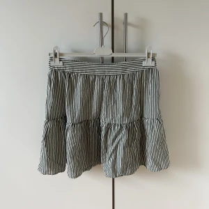 Randig kjol - Randig kjol, använd en gång 