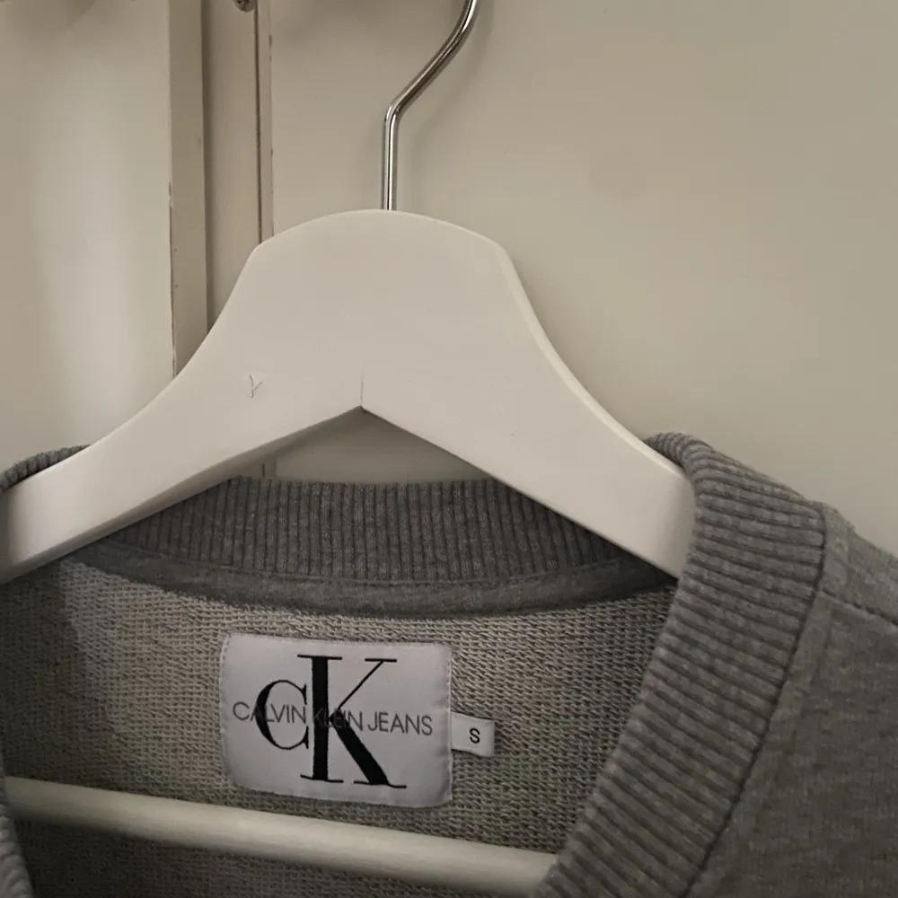 Fräsch och snygg Calvin Klein sweatshirt, inga anmärkningar . Tröjor & Koftor.