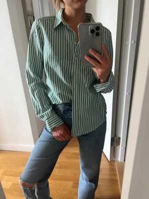 Randig skjorta  - Nyskick! Köpare står för frakt 