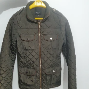 Hollies jacka  - Hollies jacka för 500 kr 