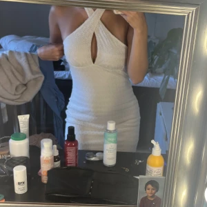 Klänning - Säljer denna söta klänning från hm ser ut som ny❤️