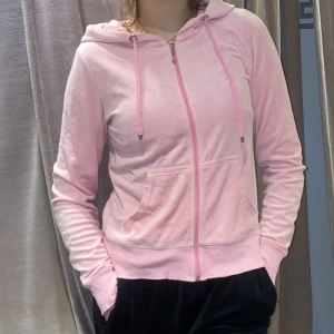 Rosa kofta - Jätteskön rosa kofta i sammet material, storlek S